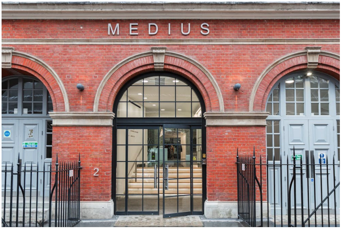 Medius House